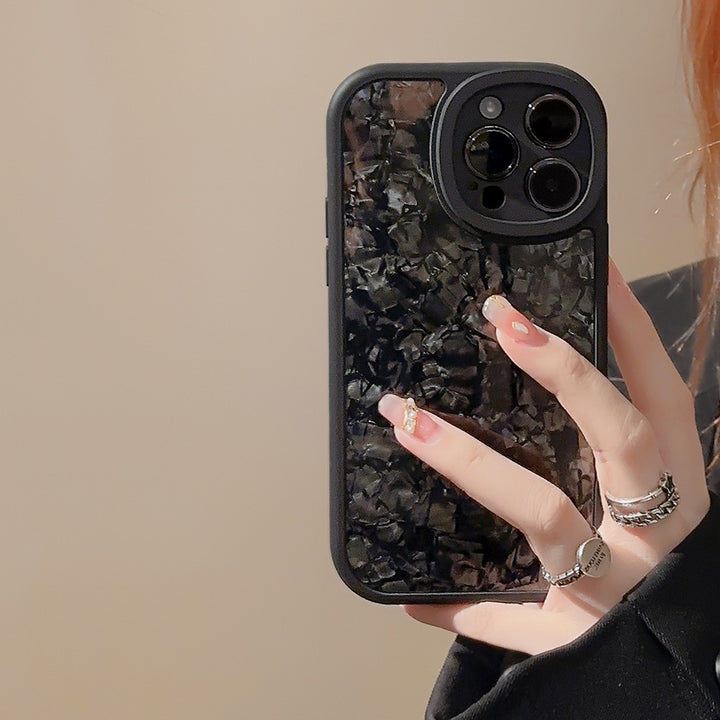 Ins Dream Shell för Apple-telefoner med stilren präglad design