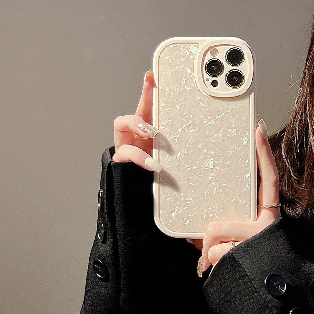 Ins Dream Shell för Apple-telefoner med stilren präglad design